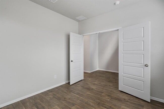 Building Photo - 621 Running Creek Dr
