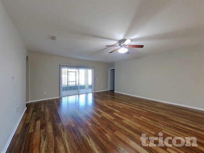 Foto del edificio - 492 Shirley Dr