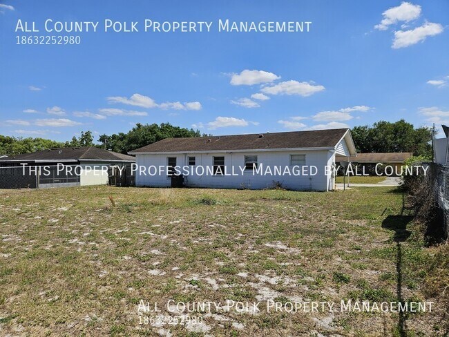 Building Photo - 3 Bedroom 1.5 Bath Single Family Home