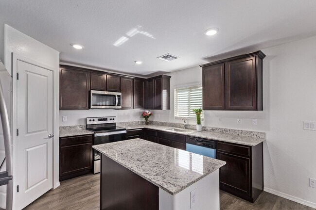Building Photo - Stunning 2-Story with Modern Living in Flo...