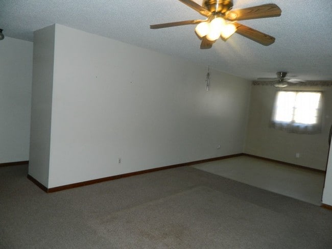 Building Photo - 2201 Pin Oak Dr
