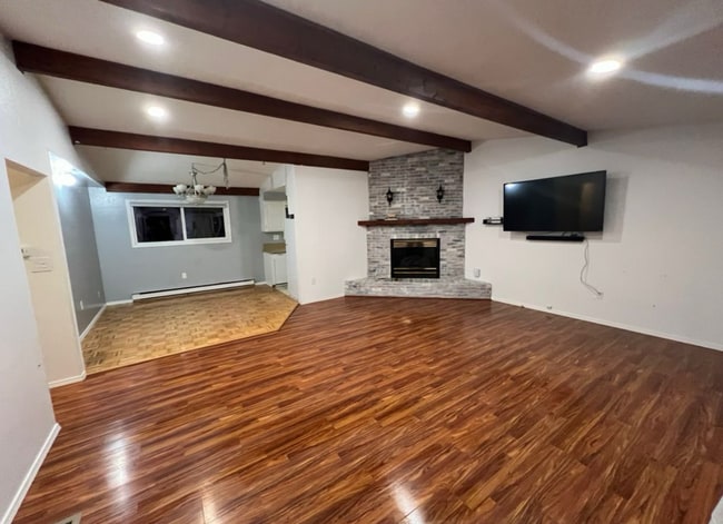 Building Photo - Well cared for 3 bedroom/ 2 bathroom Ranch...