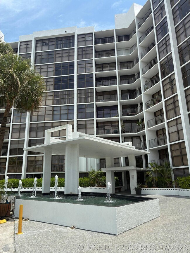Foto del edificio - 400 Leslie Dr