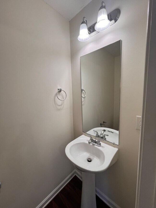 Foto del edificio - 6021 Cullen Dr