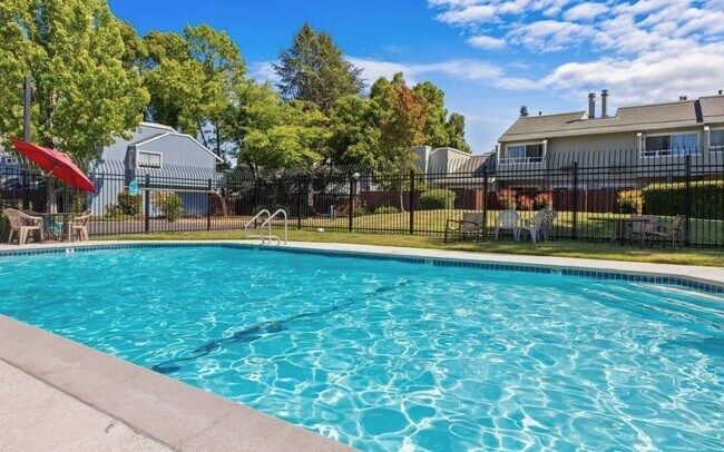 Building Photo - Amazing, gorgeous, end unit with huge yard...