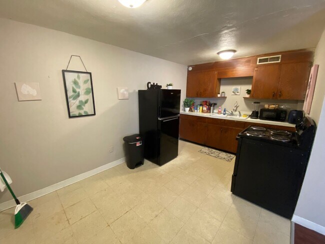 Foto del edificio - 2362 Airport Dr