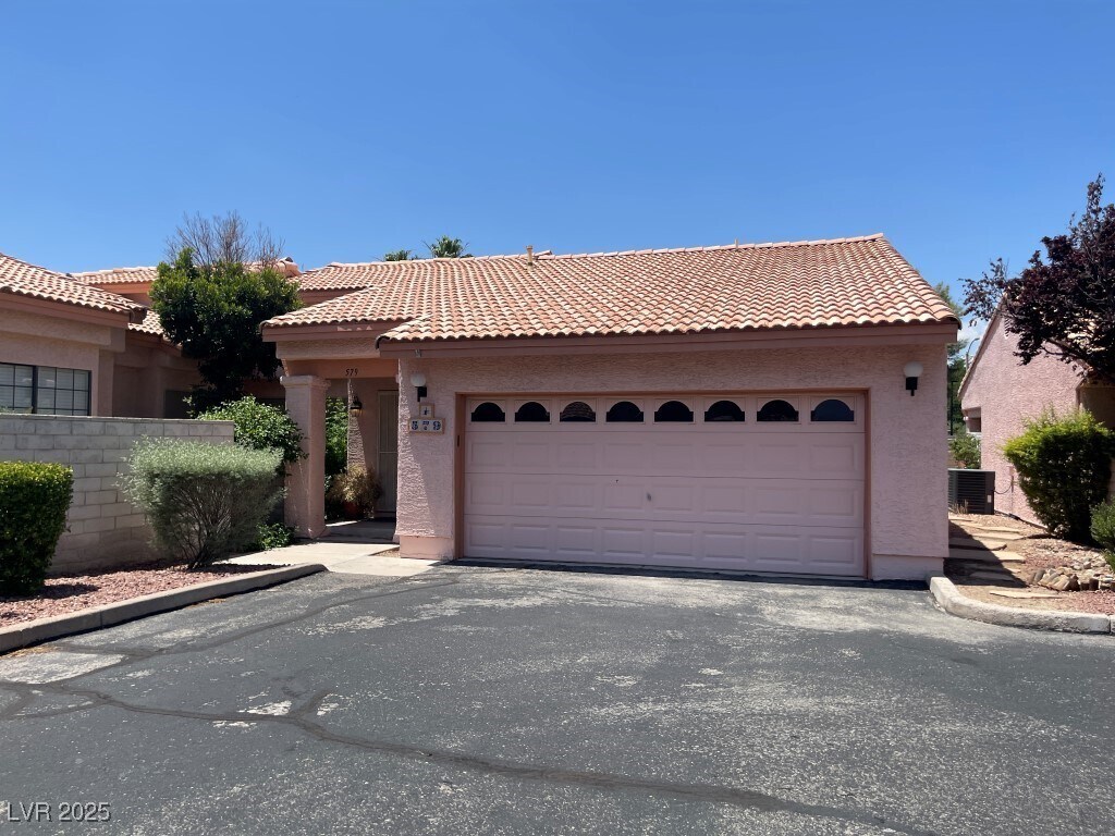 Primary Photo - 579 Cervantes Dr
