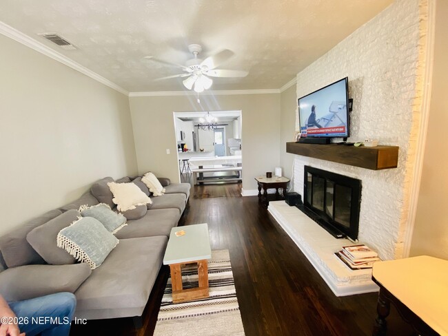Foto del edificio - 4808 Lawnview St