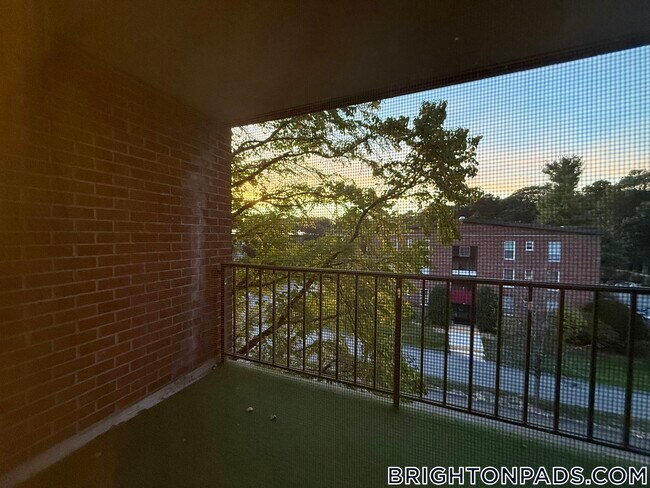 Foto del edificio - 50 Broadlawn Park