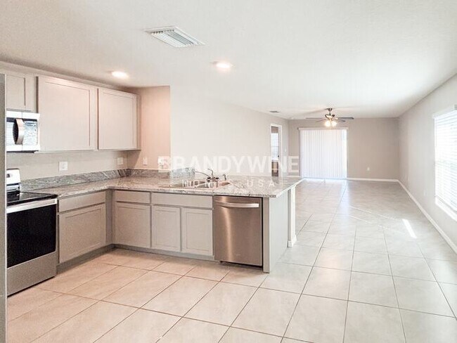 Foto del edificio - 5488 Logan Cave Ave