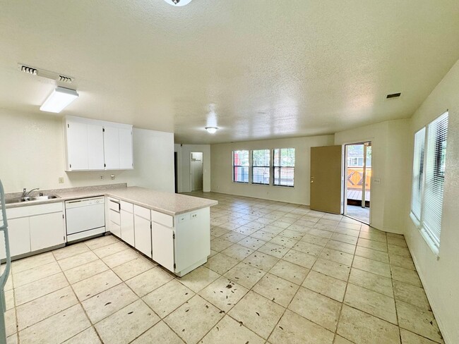 Building Photo - **Reserve for Summer 2026** Deckhouse at 6th & Ivy!