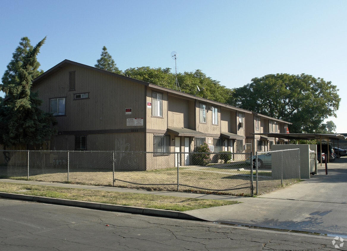 Primary Photo - 2225 S Lee Ave