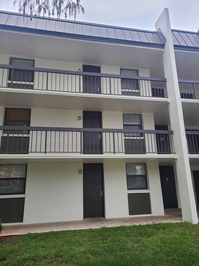 Building Photo - 8419 Forest Hills Dr