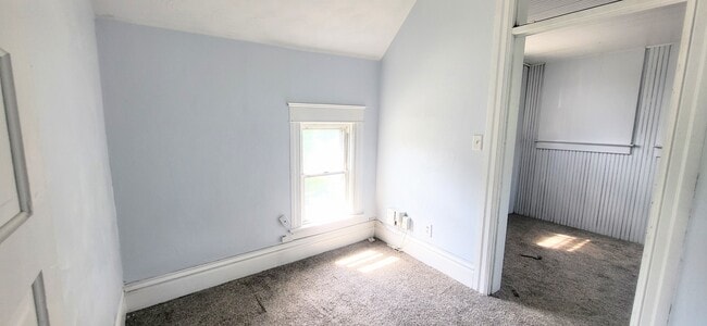 Building Photo - 1501 E Lewis St