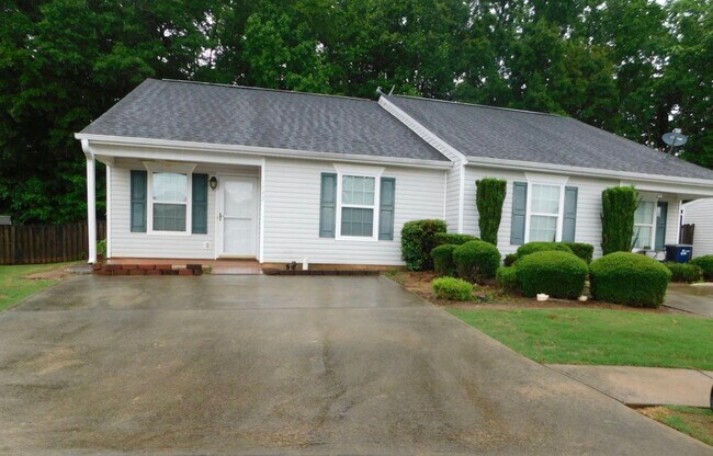 Building Photo - 1743 Summerwoods Ln