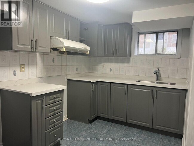 Building Photo - 177 Sedgemount Dr