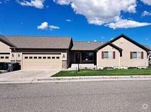 Building Photo - 1423 Chesapeake Ln