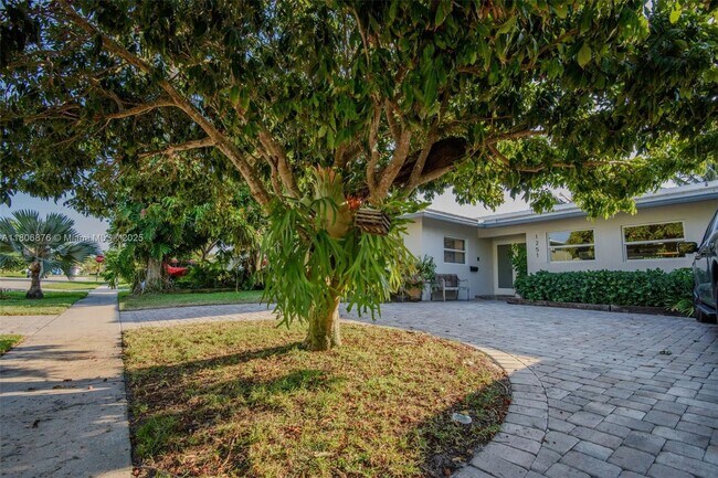 Foto del edificio - 1251 SW 11th Terrace