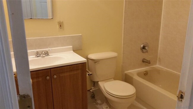 Foto del edificio - 82-23 Country Pointe Cir