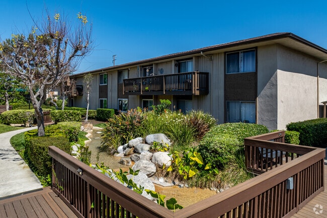 Building Photo - Woodlake