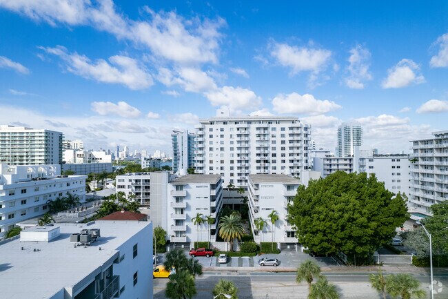 Foto del edificio - Twin Towers Condo