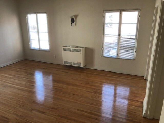 Foto del edificio - 631 S Cloverdale Ave