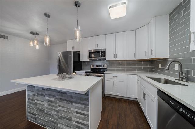 Foto principal - 8110 Skillman St