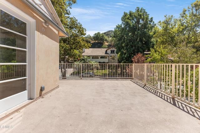 Building Photo - 2721 E Chevy Chase Dr