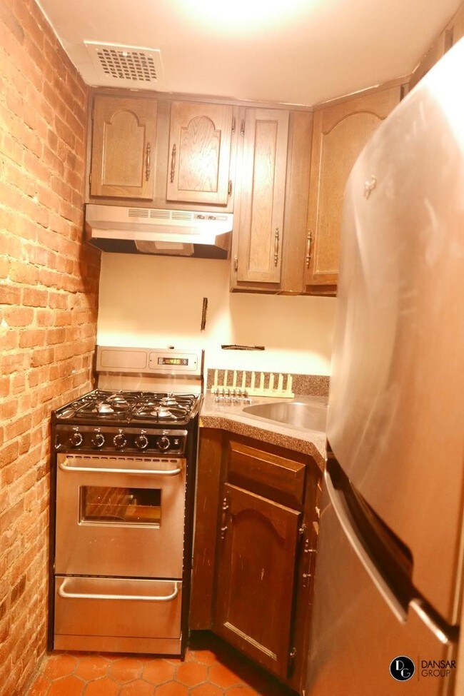 Building Photo - 53 W 84th St