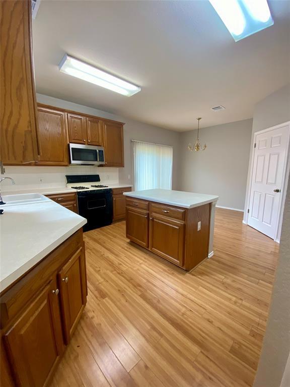 Foto del edificio - 6832 Auckland Dr