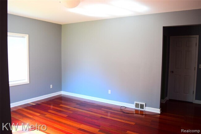 Foto del edificio - 23745 Hill Ave