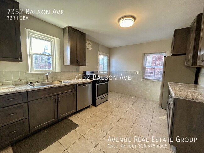 Building Photo - Charming 3-Bed Home with Spacious Layout i...