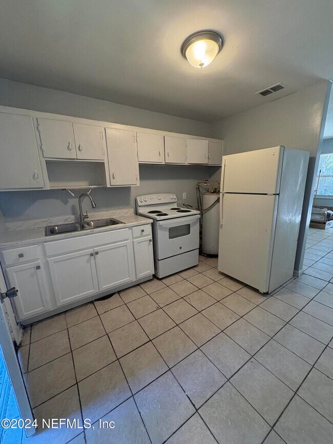 Foto del edificio - 433 W 18th St