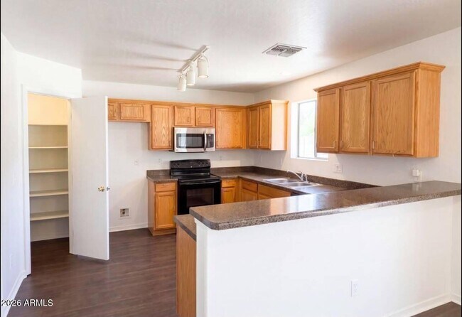 Foto del edificio - 13976 W Port Royale Ln
