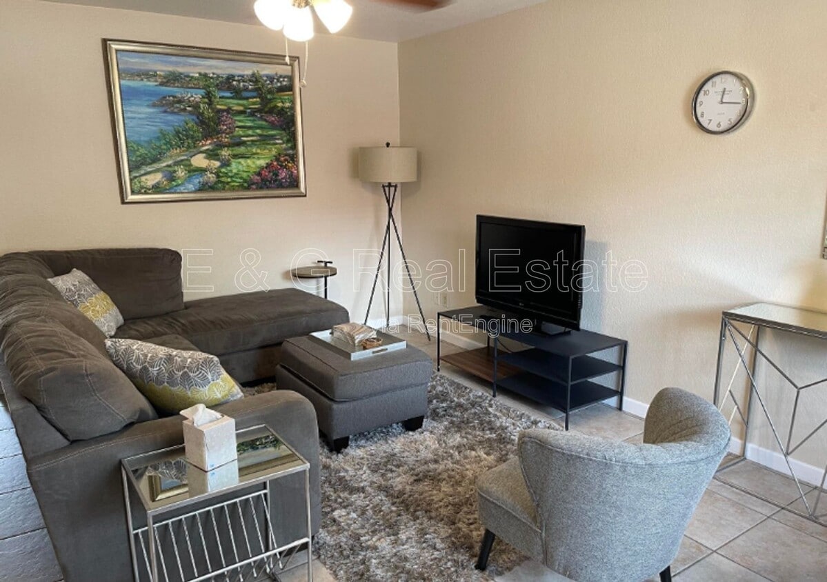 Photo - 510 West University Drive