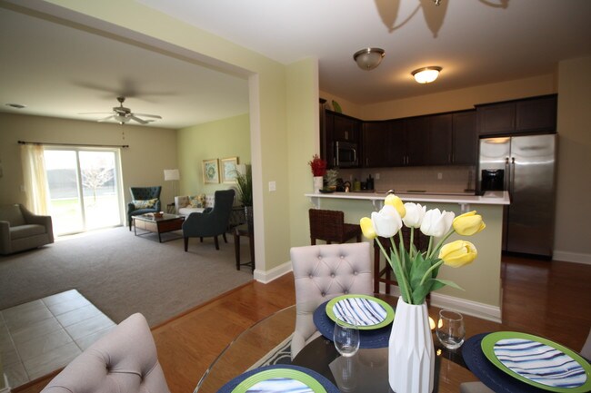Comedor, Cocina, Sala de estar - Northern Pass Luxury Apartments