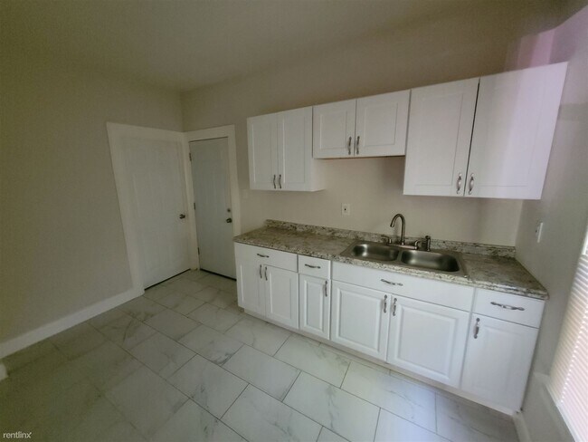 Foto del edificio - 3 br, 1 bath House - 15889 Lawton St