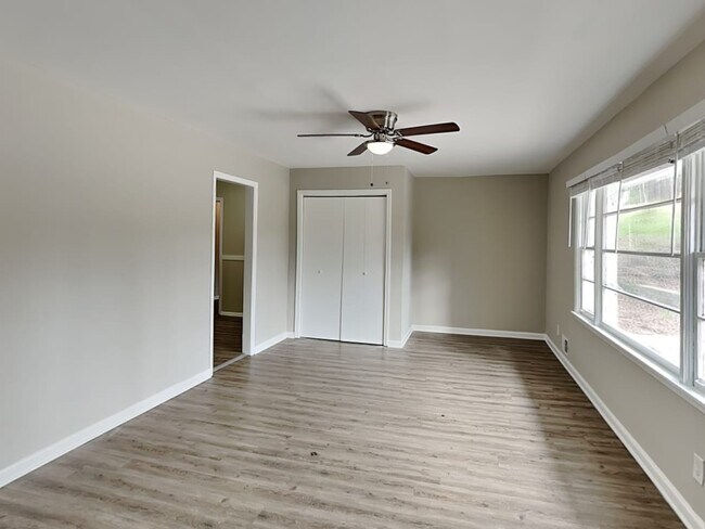 Building Photo - 4734 Campbellton Rd