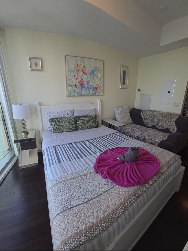 Building Photo - 14 York St