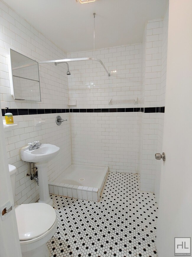 Building Photo - NO FEE Gorgeous Studio Wilson Avenue