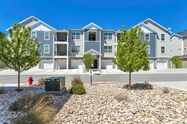 Building Photo - 64 W Silver Springs Dr