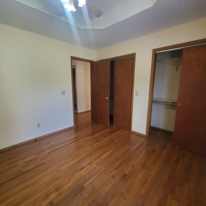 Building Photo - 5705 S Franklin Ave