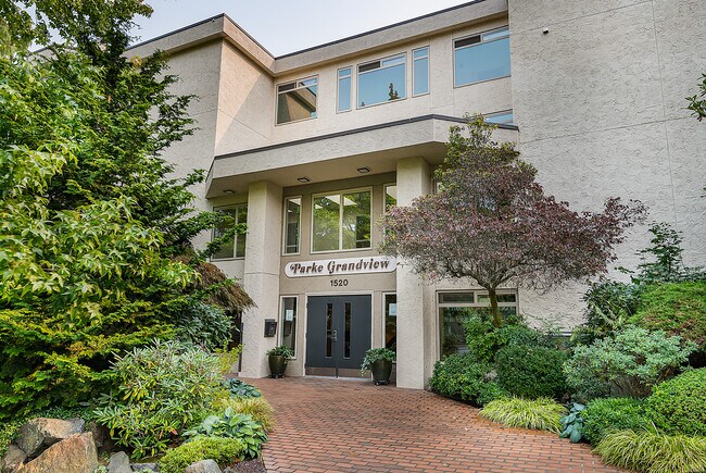 Building Photo - 1520 15th Ave E