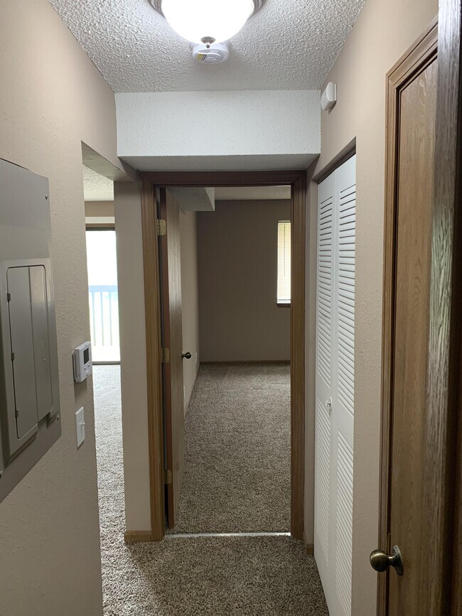 Building Photo - 921 Cheyenne Curv