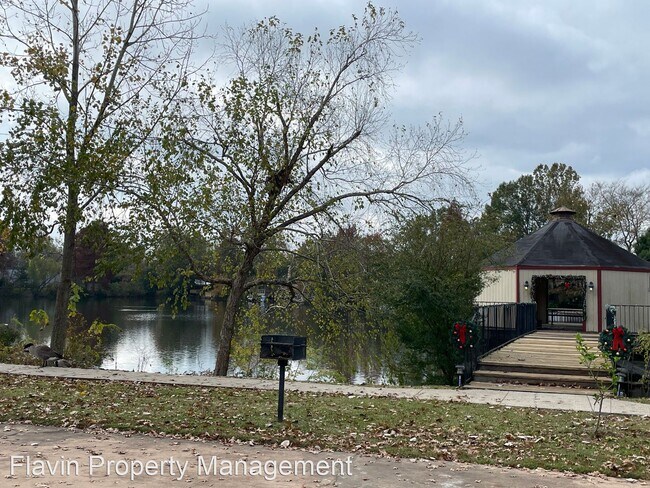 Building Photo - 2 br, 2.5 bath House - 10280 W. Winston Av...