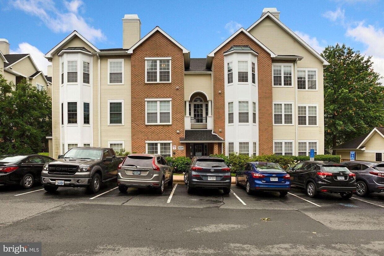 4139 Fountainside Ln Unit F301, Fairfax, VA 22030 Room for Rent in