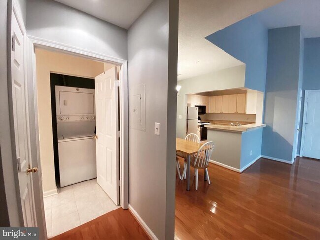 Building Photo - 20283 Beechwood Terrace
