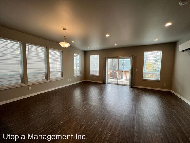 Building Photo - 4 br, 3.5 bath House - 1669 Bayview Ave