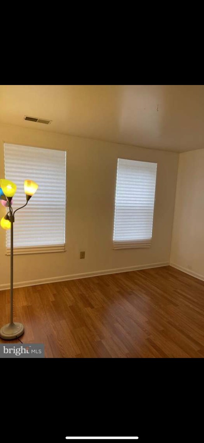 Building Photo - 1204 W