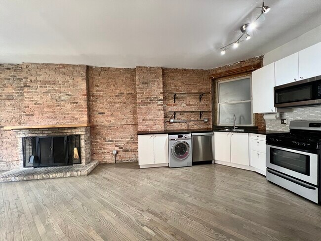 Kitchen & Dinning Combo - 1520 S Wabash Ave